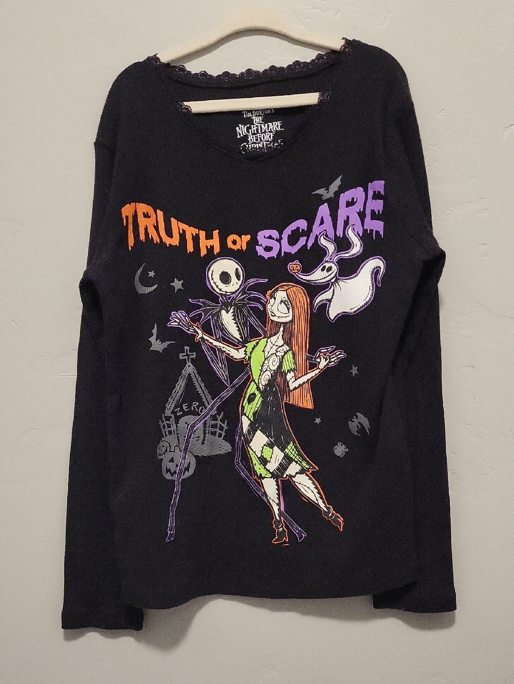 Disneys' Nightmare Before Christmas 'Truth Or Scare' Long Sleeve Tee Size Large